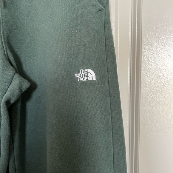 The North Face women’s Evolution Forest Green Wide Leg Fleece Sweatpant Joggers - Picture 2 of 5